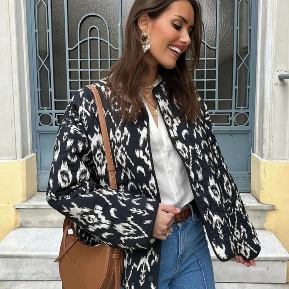 Fashion and Elegance Short and Versatile Printed Quilted RoundFace Jacket - Picture 4 of 5